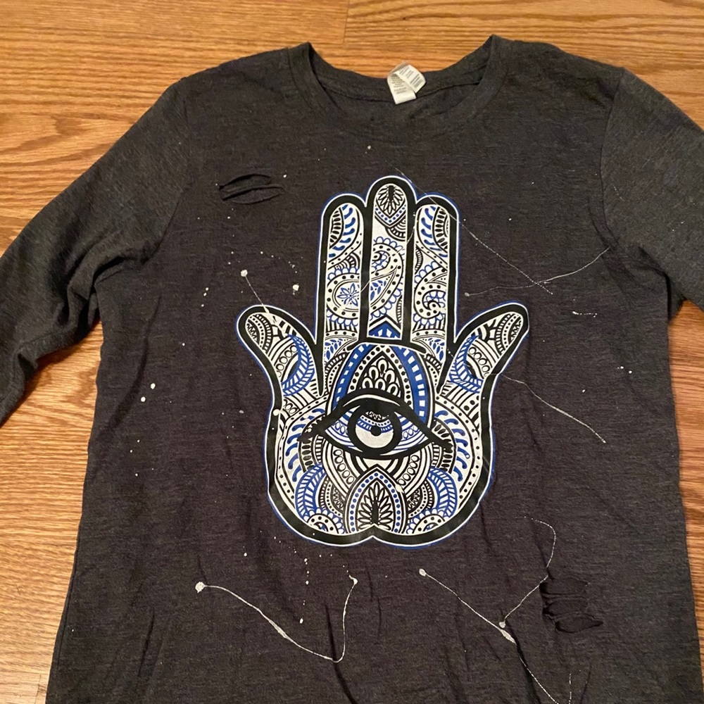 Long sleeve shirt with Hamsa